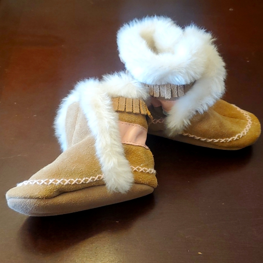 Robeez soft soles with fur trim 6-12 months